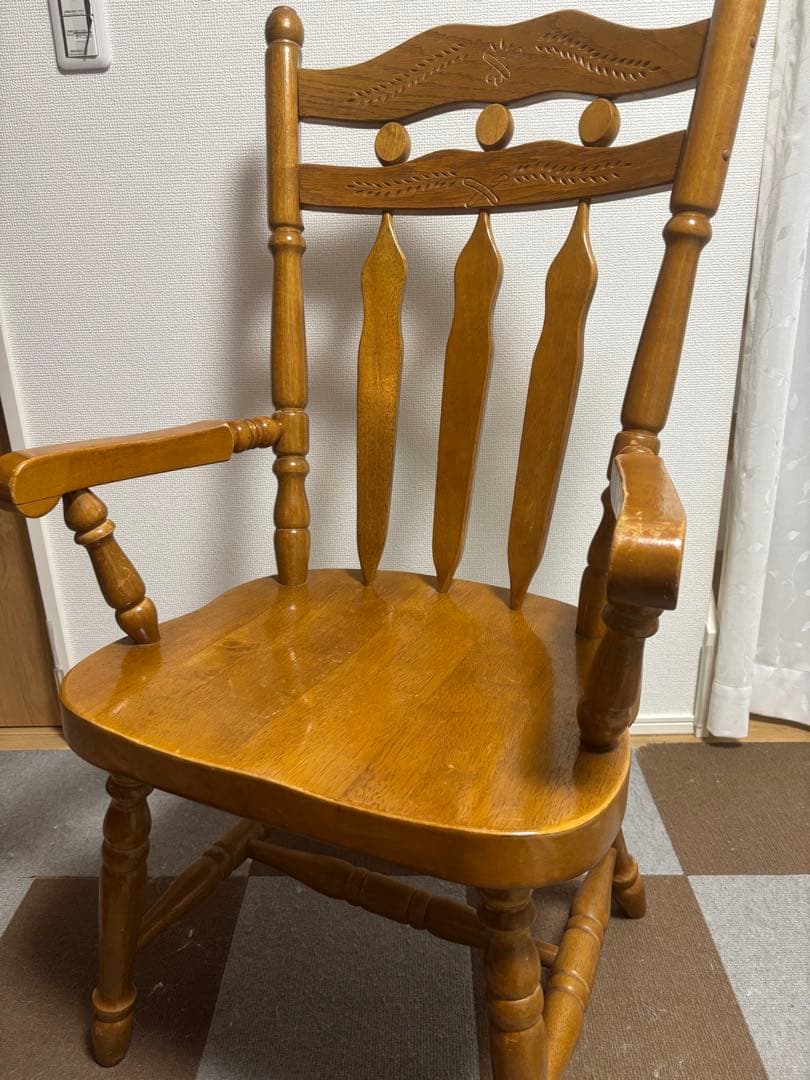 木製アームチェア 肘掛け付き アンティーク調 レトロ椅子