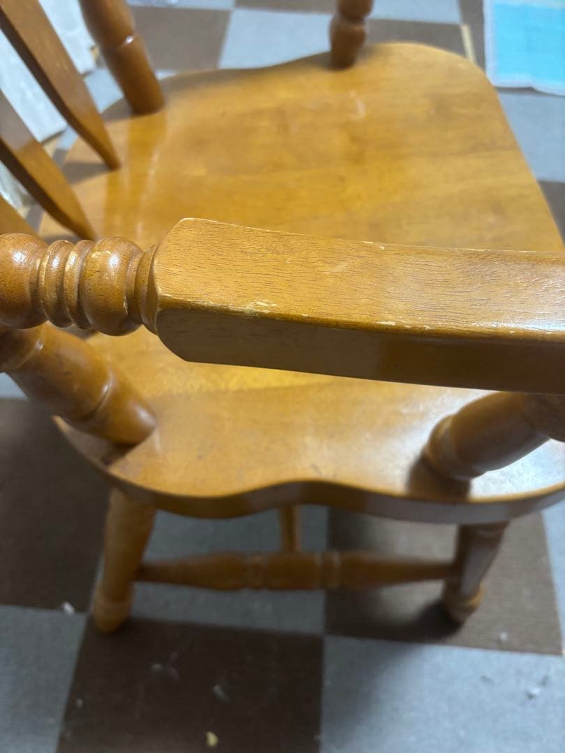 木製アームチェア 肘掛け付き アンティーク調 レトロ椅子