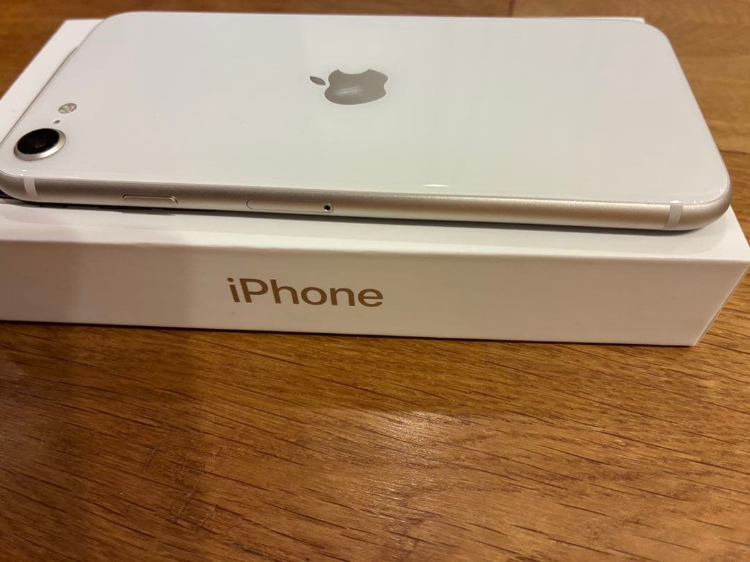 Apple iPhone SE (第3世代) スターライト128GB