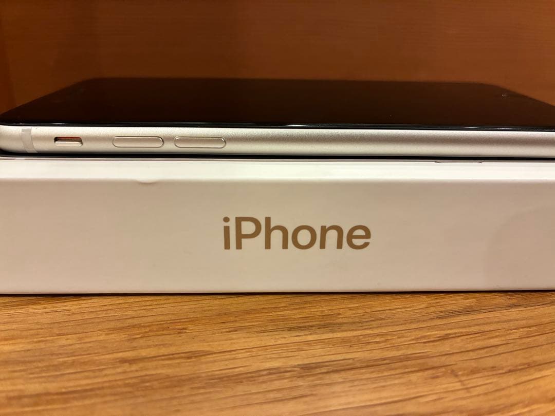 Apple iPhone SE (第3世代) スターライト128GB