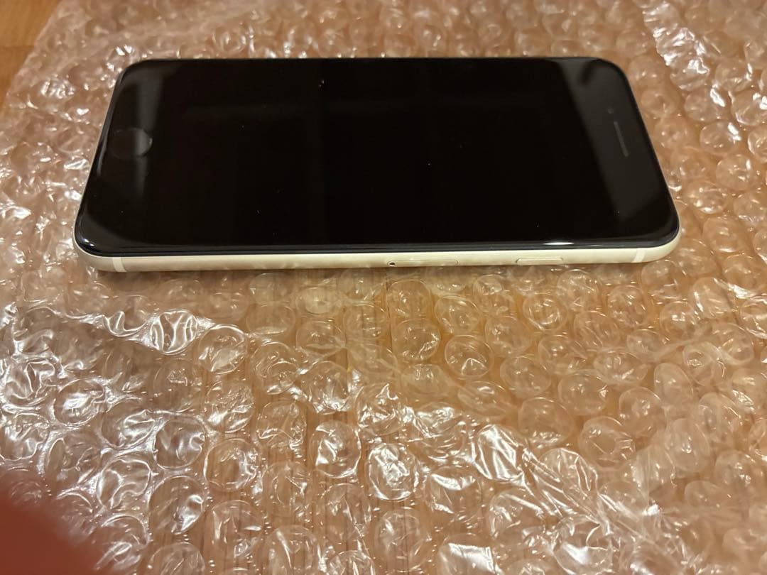 Apple iPhone SE (第3世代) スターライト128GB