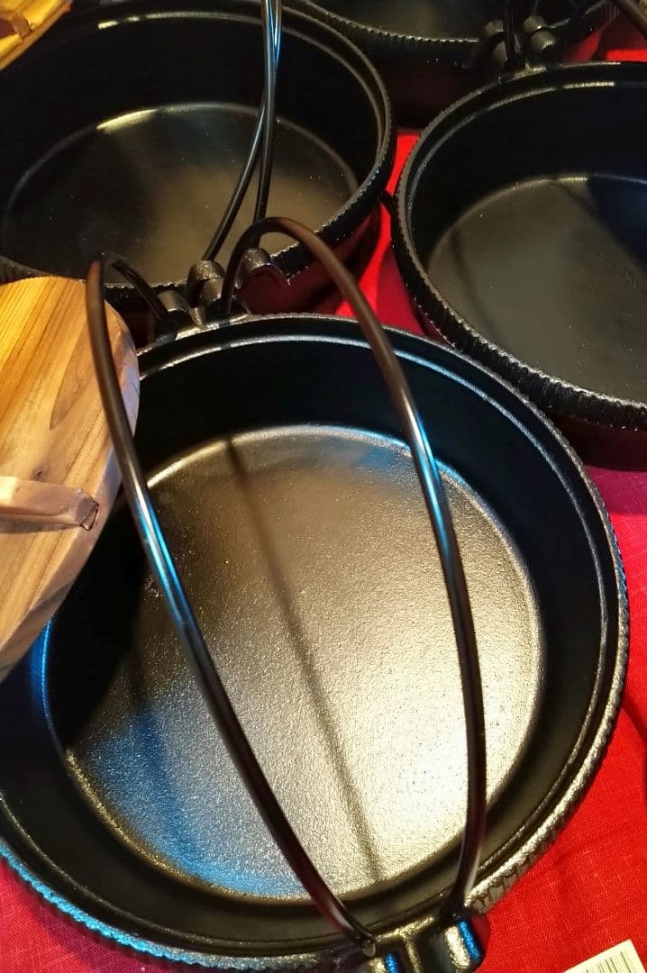 ♦料亭の味をご家庭で♦ 【味の匠・鉄鋳物製】２６cm深型【高級すき焼き鍋 ２鍋】