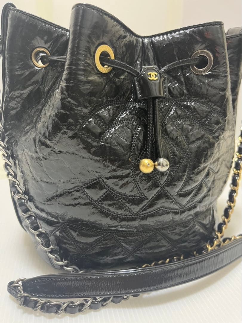 CHANEL シャネル　エナメル巾着型　チェーンショルダーバッグ　30番台