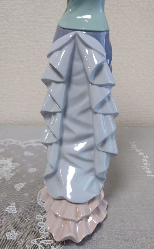 リヤドロ　LIADRO 読書する貴婦人　エレガント　箱あり