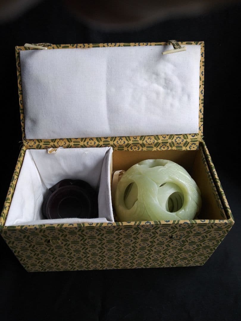 多層球(7層)　岫玉製　中国工芸品　置物　NO.832