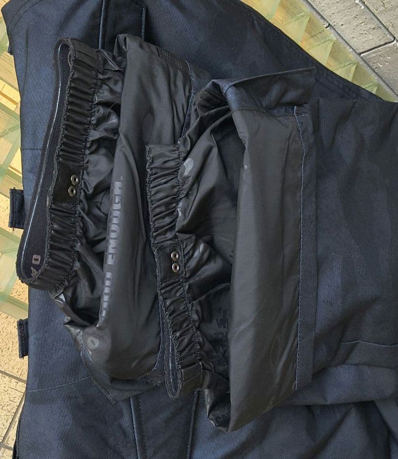 ♠ああ【オークリー】✨新品未使用　スノボードパンツ　ネイビーカモフラージュ