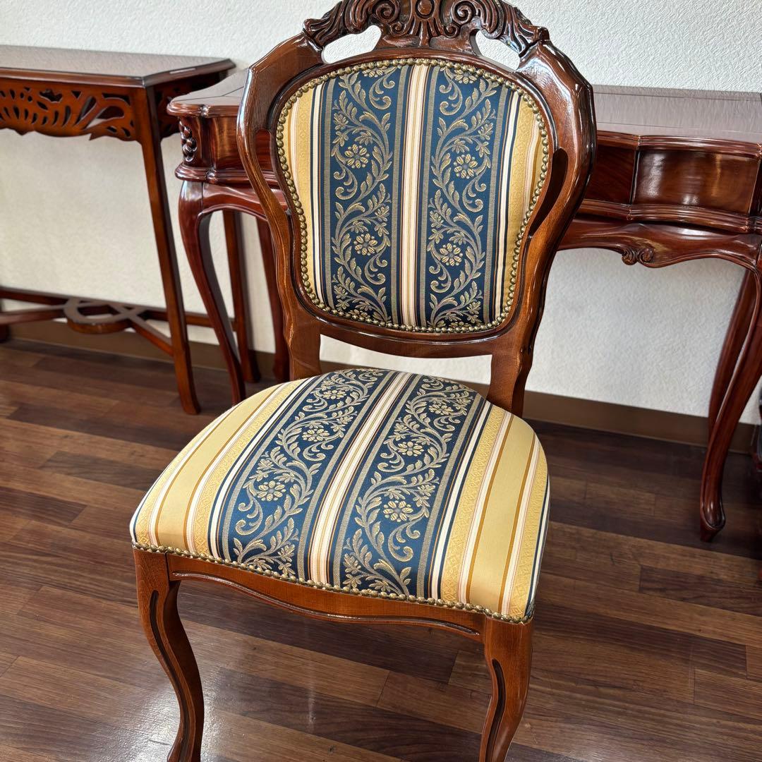 イタリア製　クラシックな木製　ダイニングチェア