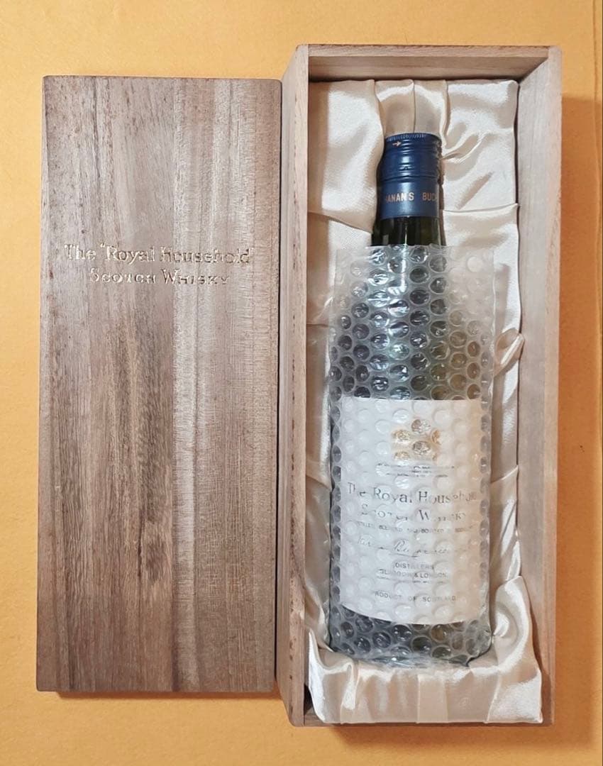 未開封レア英国王室御用達ロイヤルハウスホールドスコッチウイスキー750ml桐箱付
