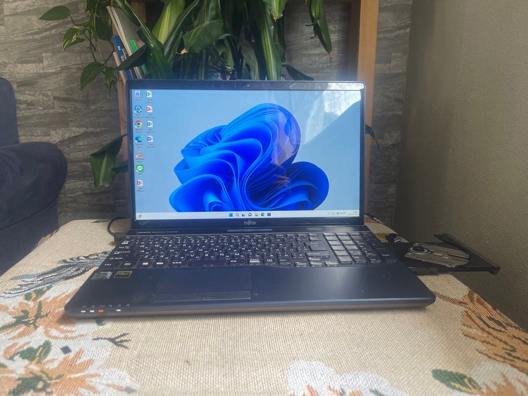 Core i7 8世代 メモリ8GB Windows11 ノートパソコン