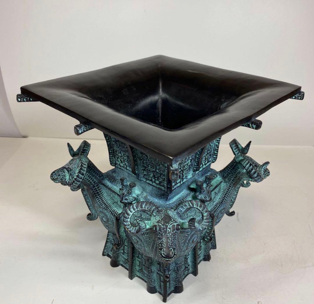 中国青銅器　四羊方尊 花入　共箱付　9.5kg(台座含まず)。 y506