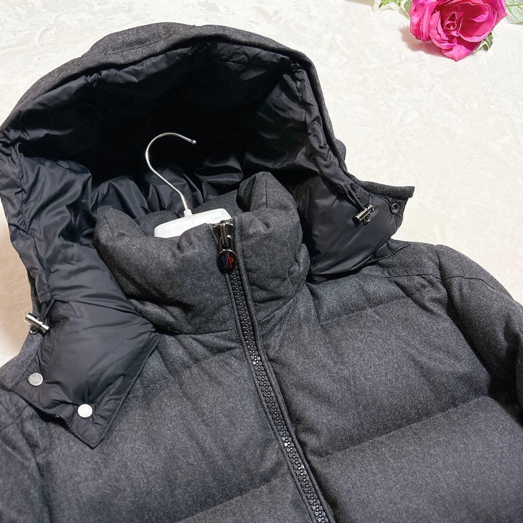 ほぼ未使用✨　モンクレール　モンジュネーブル　ダウンジャケット　グレー　3