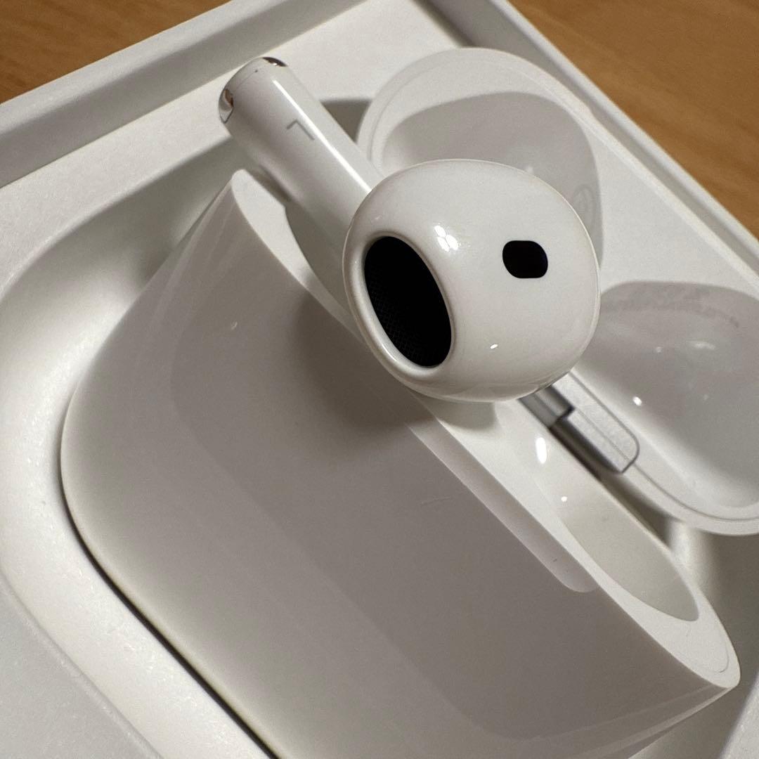 Apple AirPods 4 ノイズキャンセリングMXP93J/A