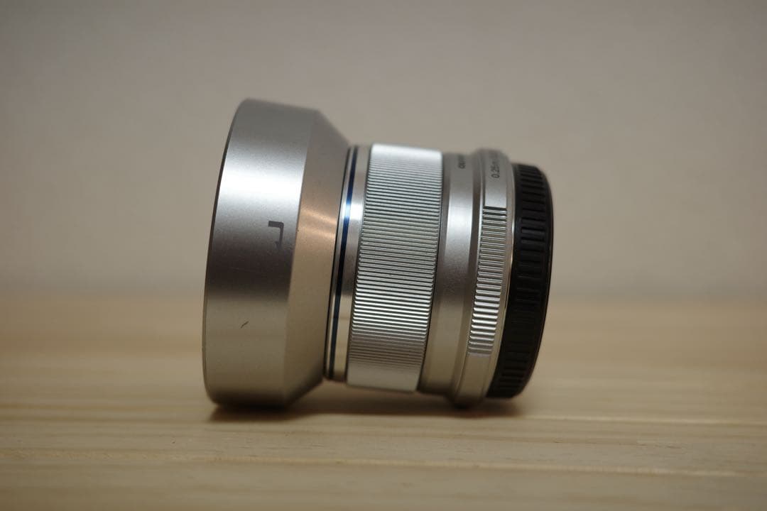 OLYMPUS 25mm F1.8 シルバー(単焦点レンズ）