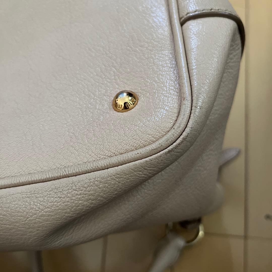 Miu Miu ベージュ レザー ハンドバッグ