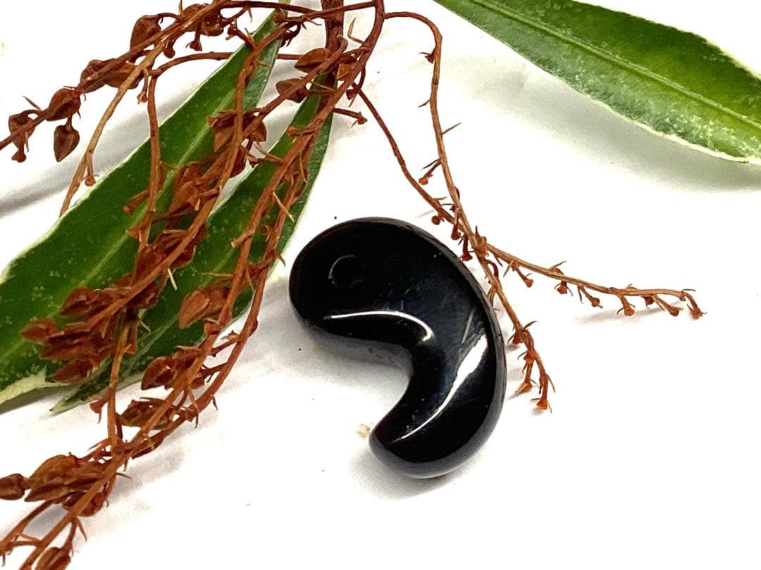 ✳黒平鉱山*モリオン水晶勾玉*希少高額になっています‼️ 本物保証品　業者様も‼️