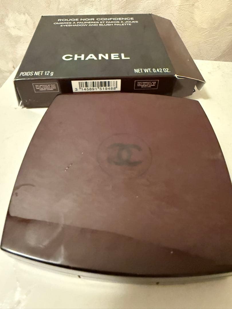 シャネル　ルージュ　ヌワール　コンフィダンス　アイシャドウアンドチークパレット