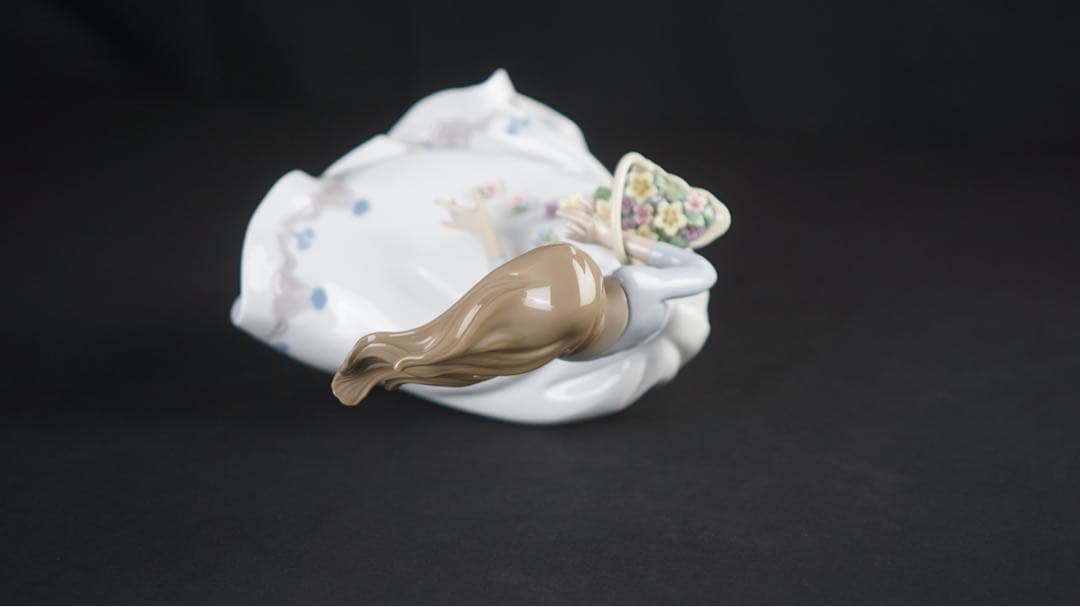 リヤドロ LLADRO 風のいたずら 01006767 置物 花 女性 美品