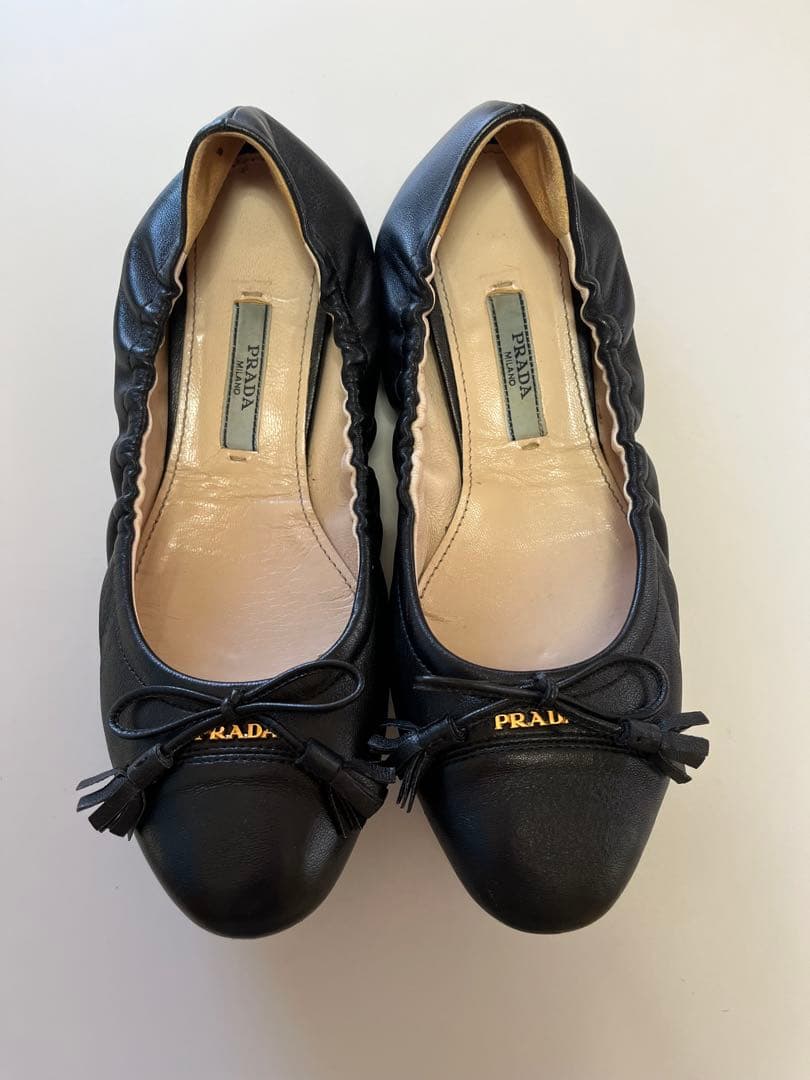 プラダ　パンプス