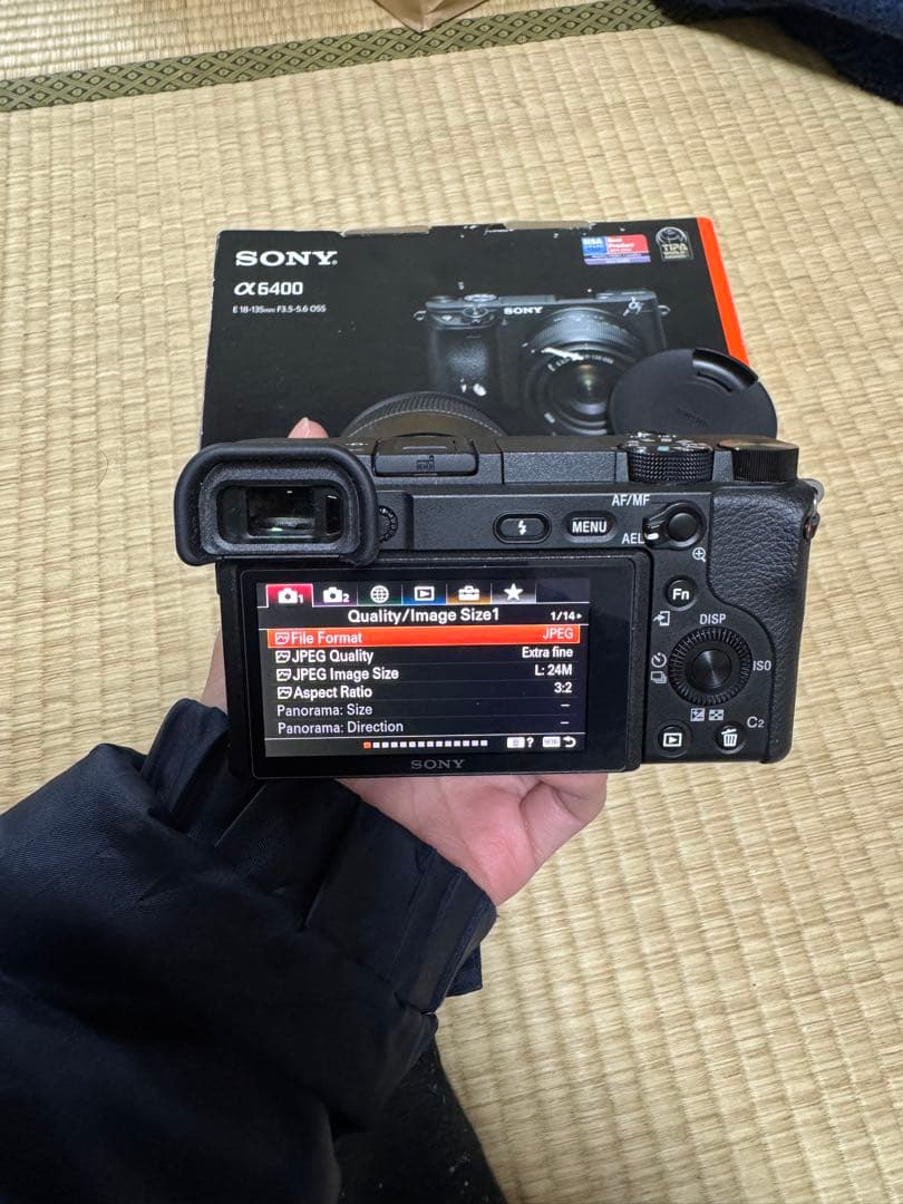 SONY α6400 ミラーレス一眼 + レンス sigma 16mm f1.4