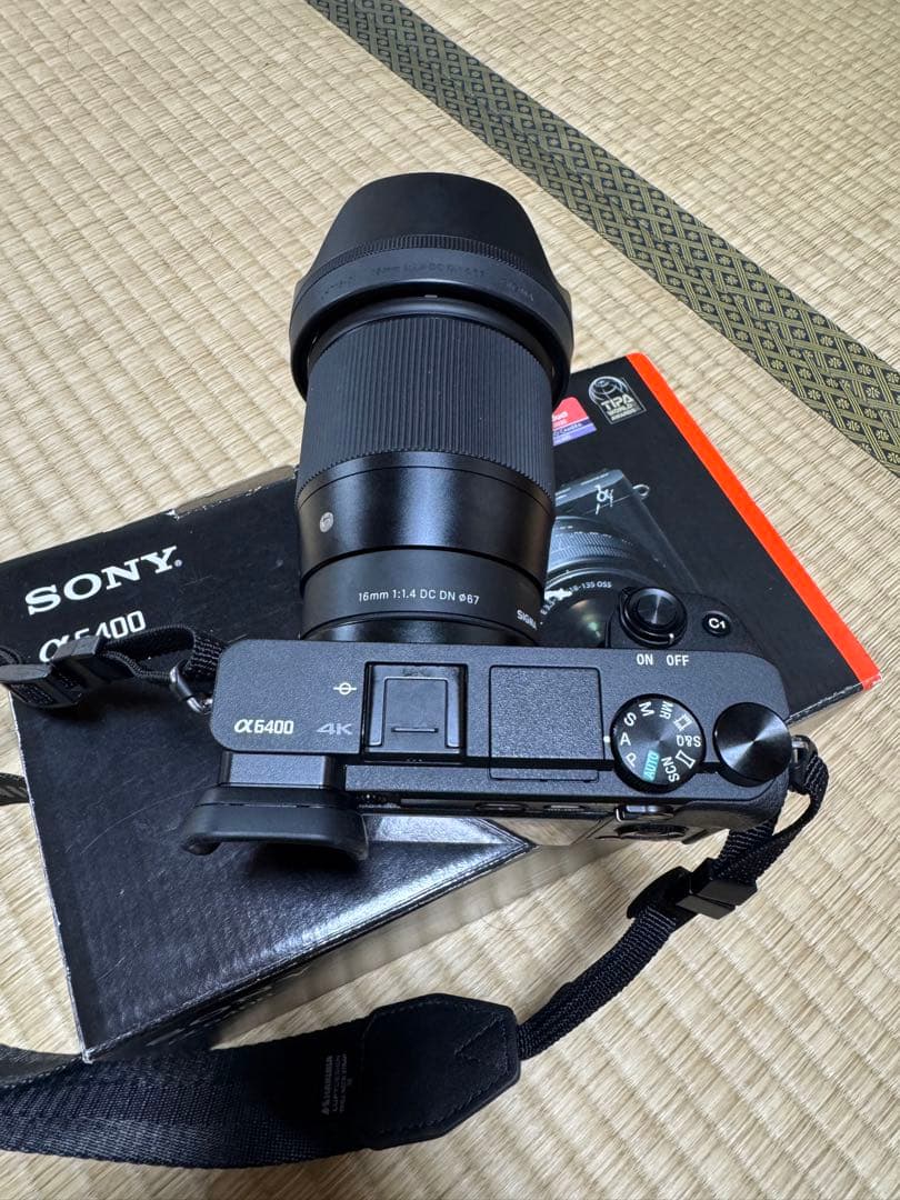 SONY α6400 ミラーレス一眼 + レンス sigma 16mm f1.4
