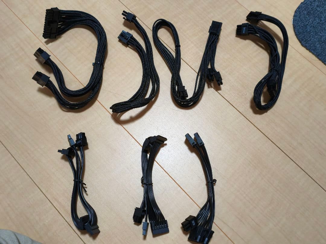 LIAN LI SP750 750W SFX 電源ユニット