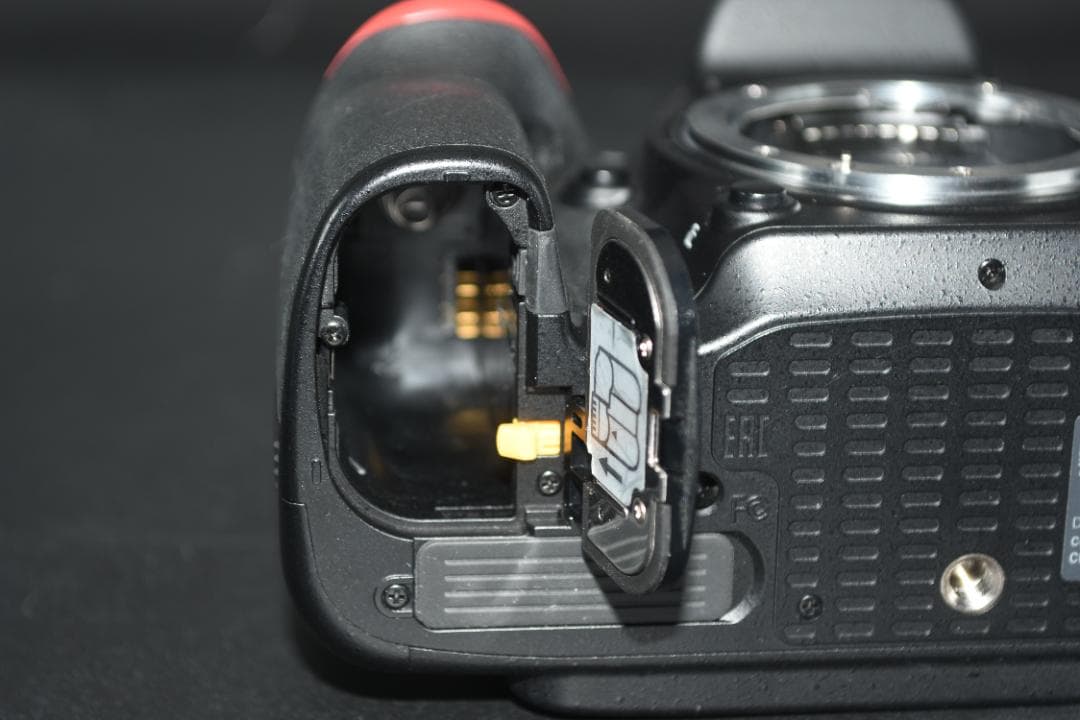 Nikon ニコン D7200 デジタル一眼レフカメラ