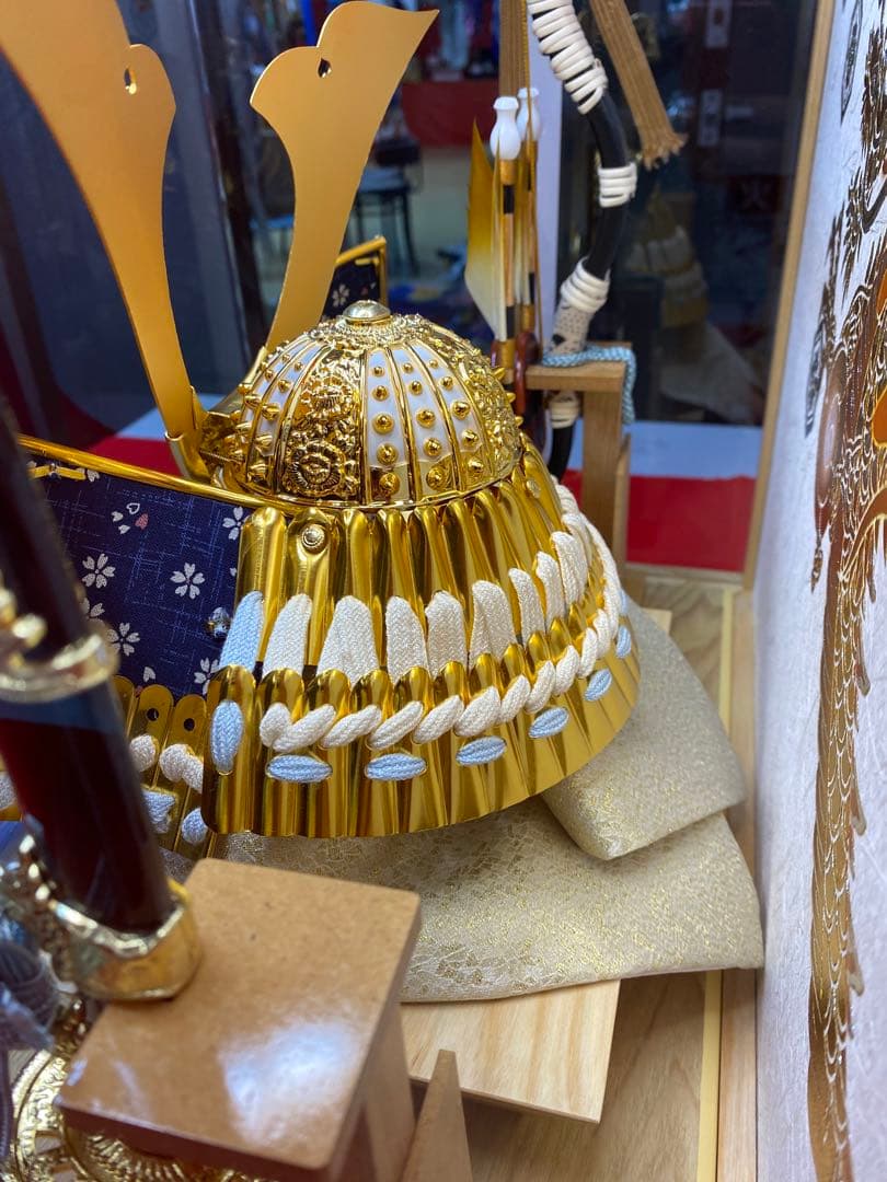 東京久月　五月人形　兜飾り白木木目パノラマクリルケース入