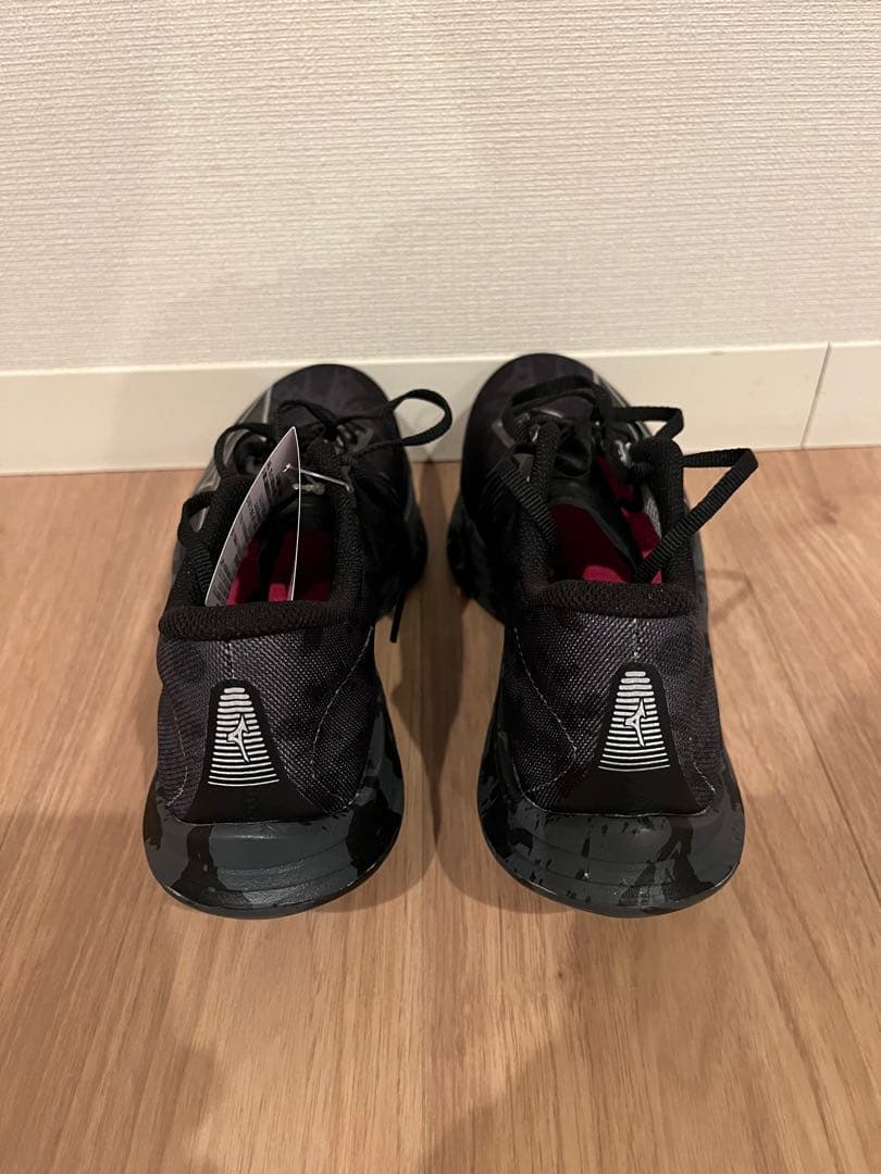 ミズノ　ウェーブリベリオンプロ　25.5cm