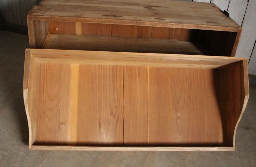 味のある木製の引き出し　2段