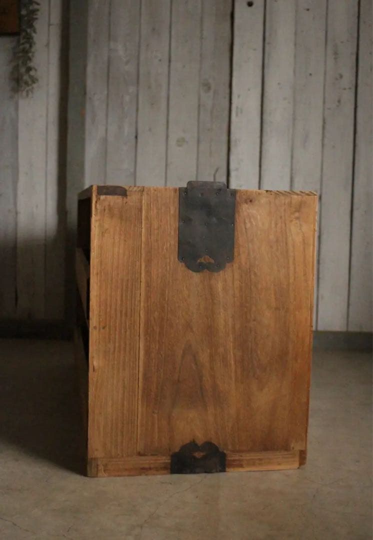 味のある木製の引き出し　2段