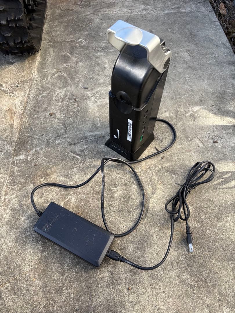 WADO除雪機　充電式 除雪機「スノーブレード」e-SB80