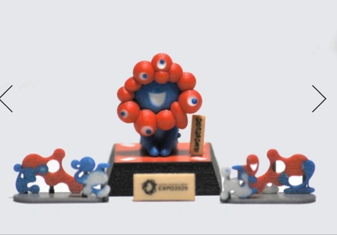 万博公式ライセンス商品のミャクミャク　1/150フィギュア+会場内フィギュア