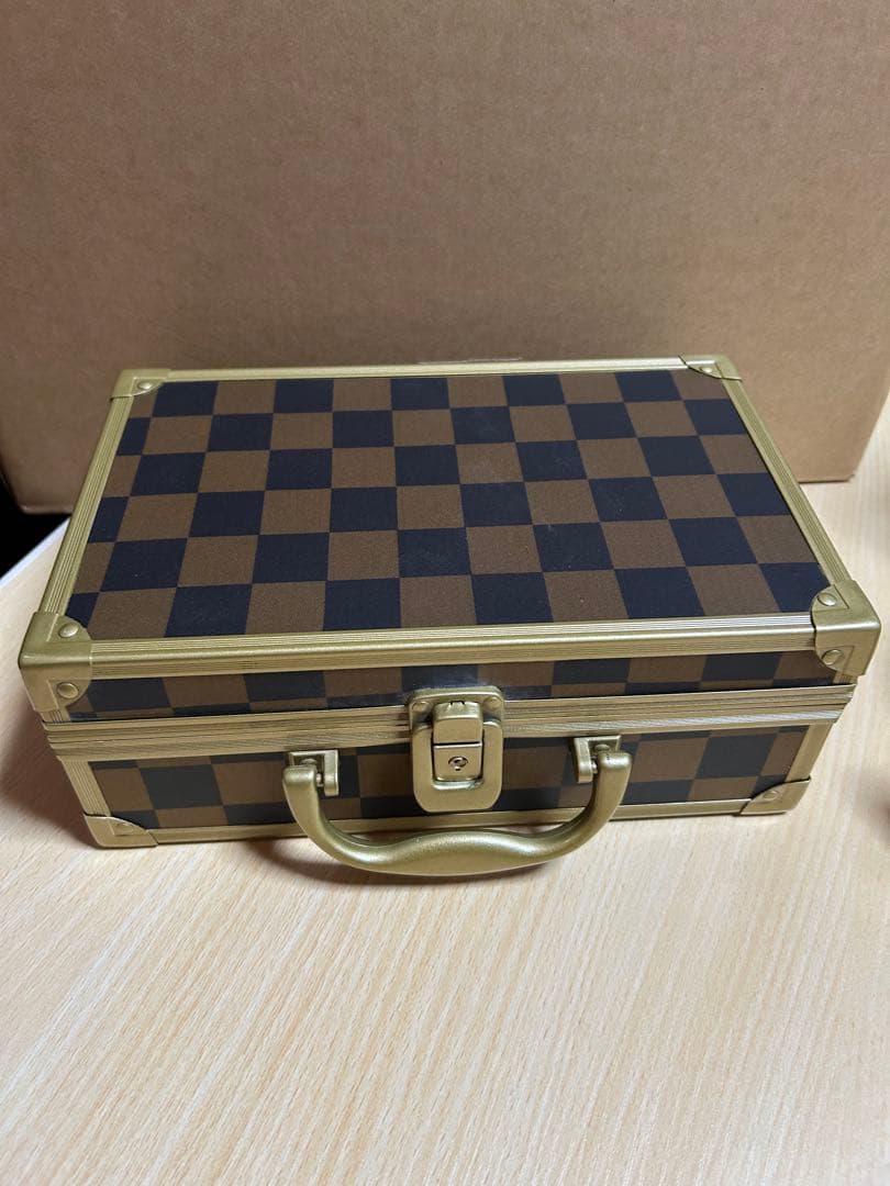 Ballantines アタッシュケース、化粧瓶、水差し、フォト ニュース