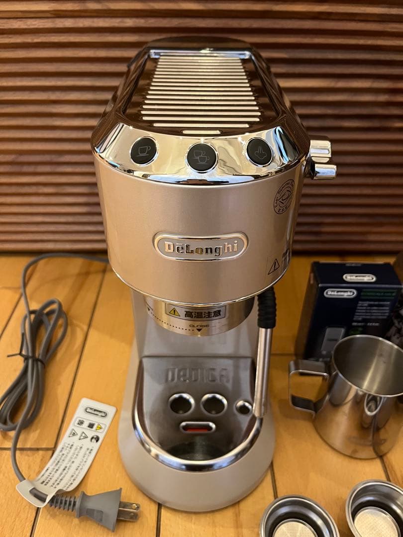 DeLonghi デロンギ デディカ アルテ エスプレッソ・カプチーノメーカー