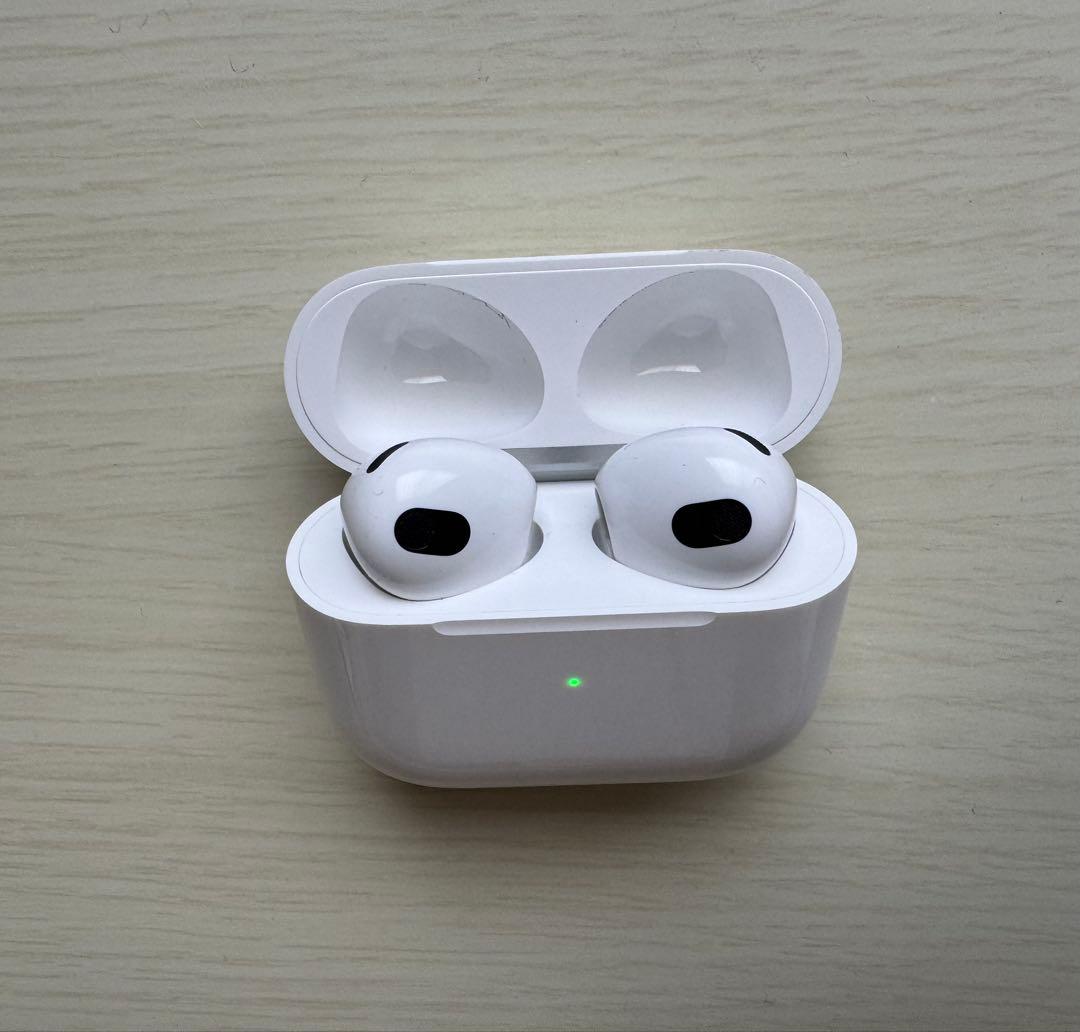Lightning充電ケース付きAirPods（第3世代）