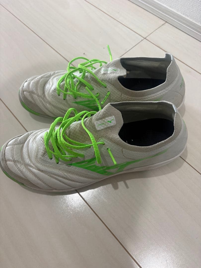 ミズノ モレリアNEOiV β スパイク トレシュー26.5