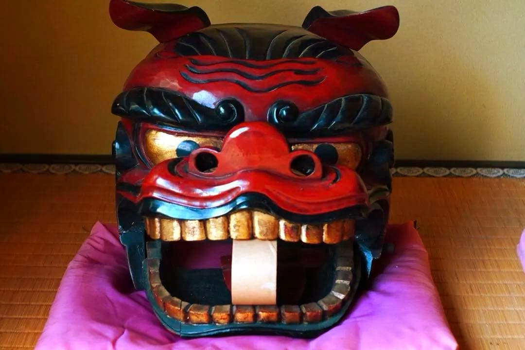 【獅子頭　漆塗り・金箔貼り】木彫　彫刻　獅子舞　民藝　骨董品　時代物　古道具