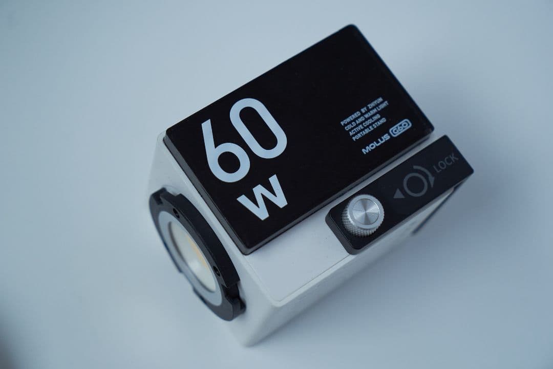 ZHIYUN MOLUS G60 COMBO LEDビデオライト 60W