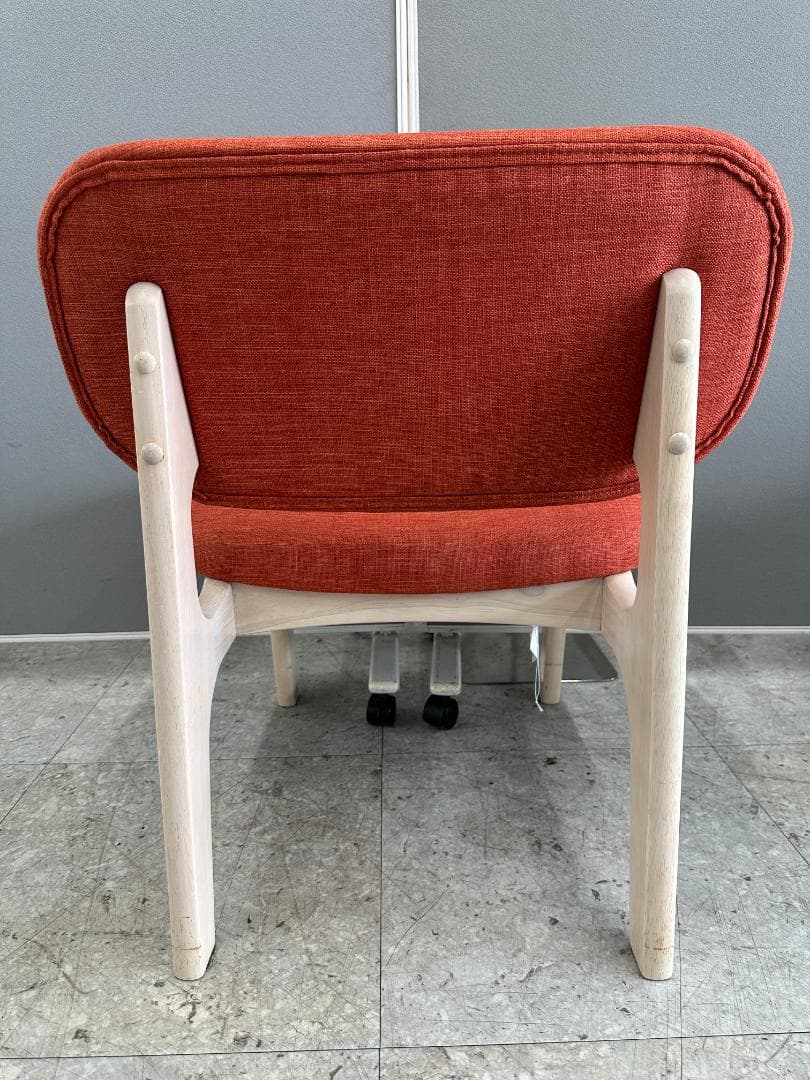 ニトリ　ダイニングチェア　リラックスワイド　オレンジ