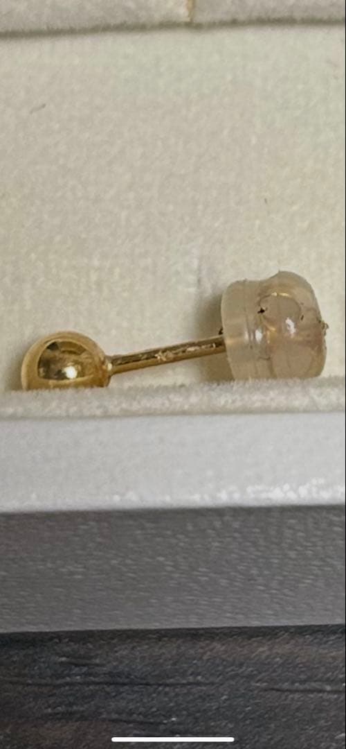 美品　K18 ピアス　定価24000円