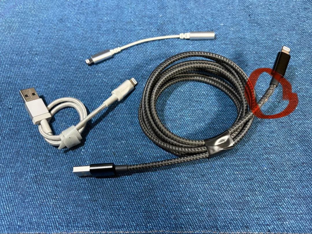 ほ*る様 iPhone SE第2世代 ホワイト 本体 箱 背面傷あり