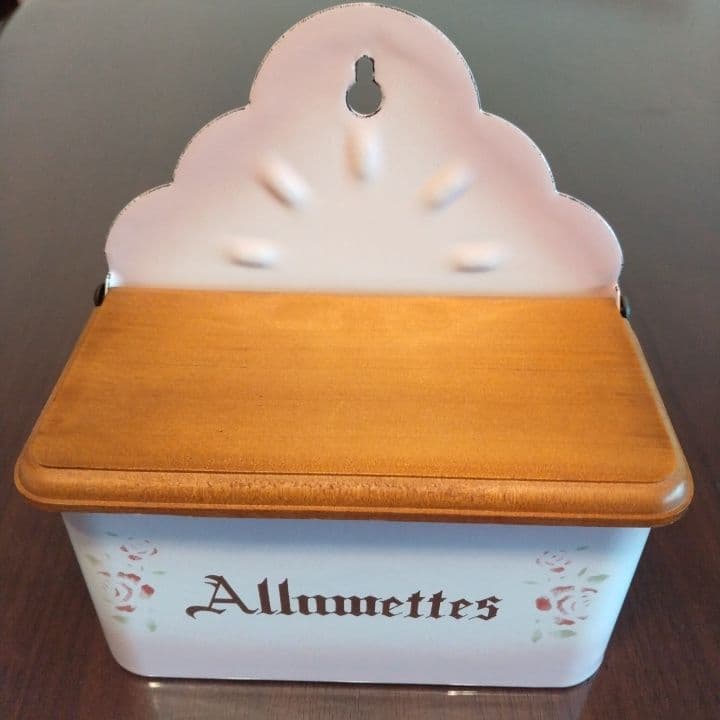 イマン⭐︎ アルメット缶 キャニスター ⭐︎ステンシルローズ 可愛いです。