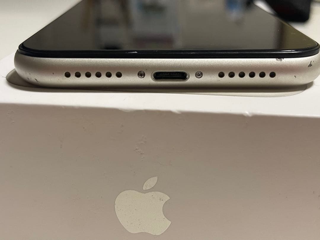 Apple iPhone 11 ホワイト本体