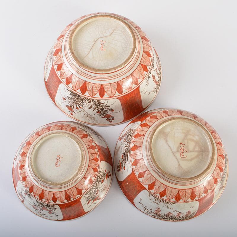 九谷焼　古九谷　赤絵金彩　窓絵　山水人物花文　三ッ組鉢　D　R6530B