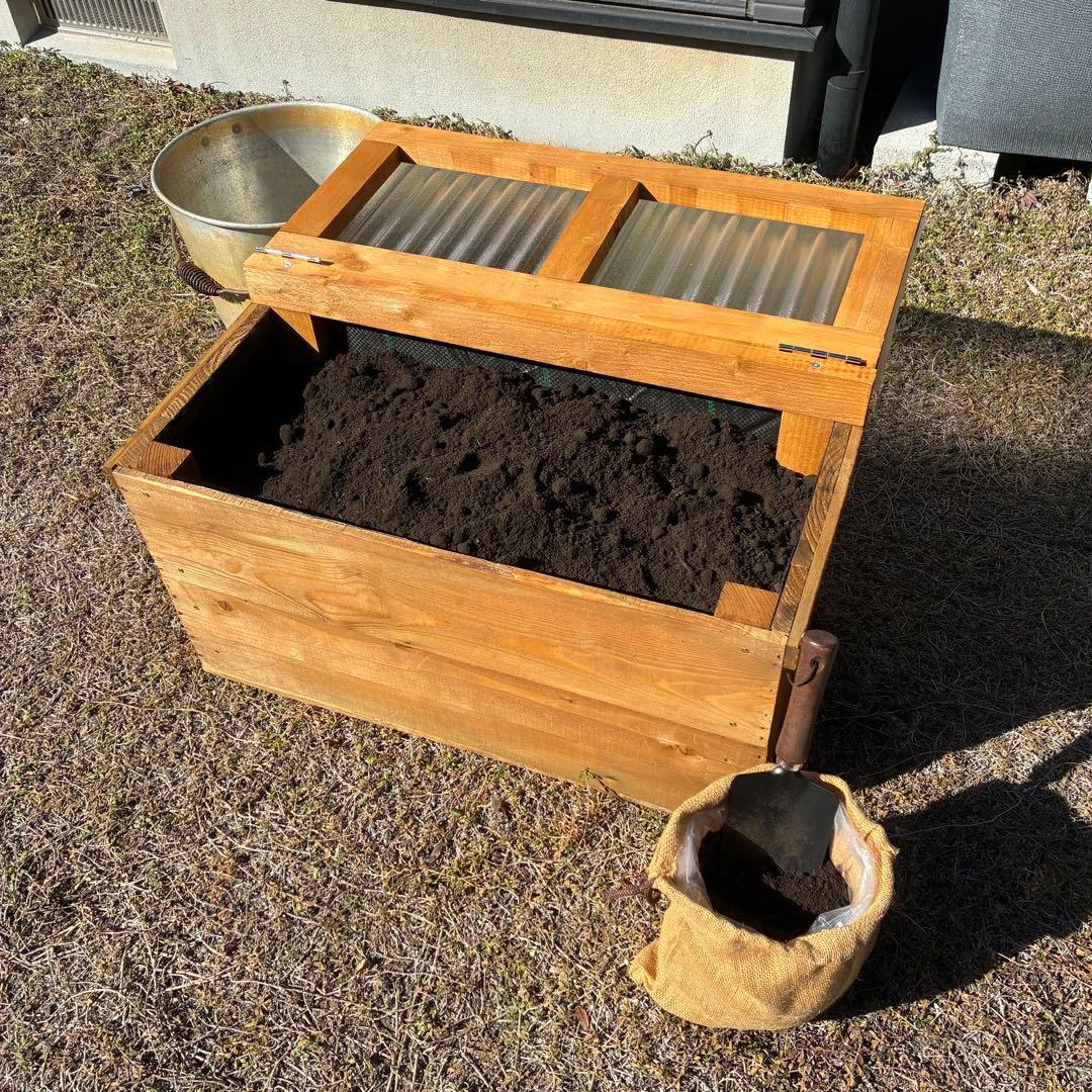 りんご箱で作ったキエーロ型コンポスト