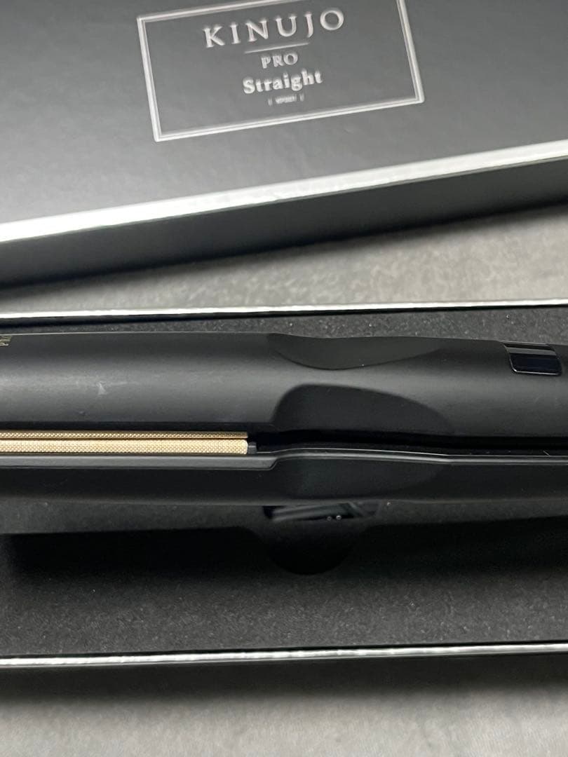 正規品　美品✨ 絹女 KINUJO PRO ヘアアイロン 最新モデル