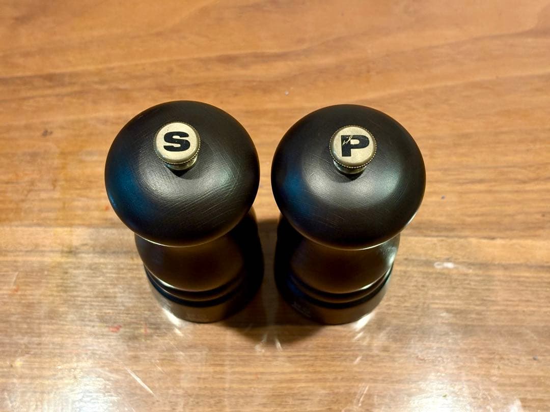 プジョー ソルト＆ペッパーミル 木製 手動 スタンド付