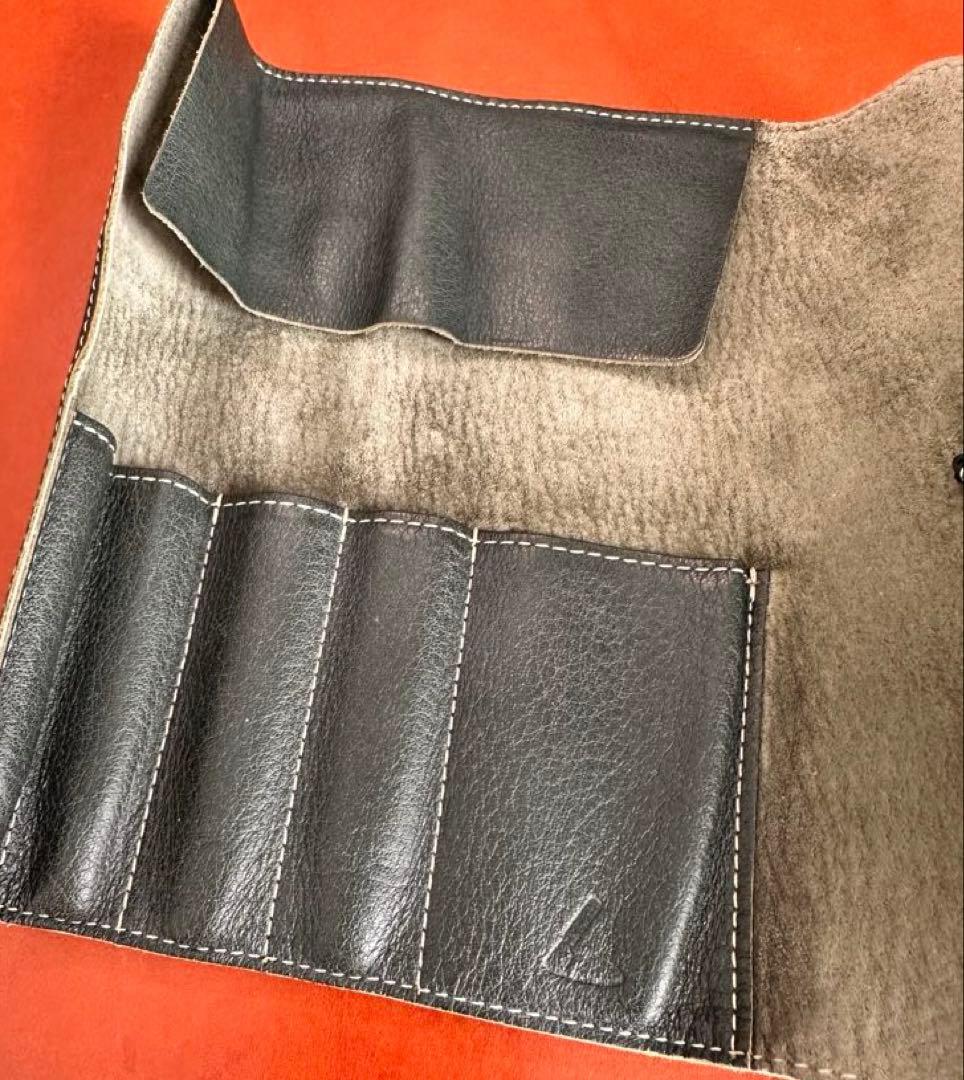 トーンオイルヌメ ロールペンケース コニファーグリーン