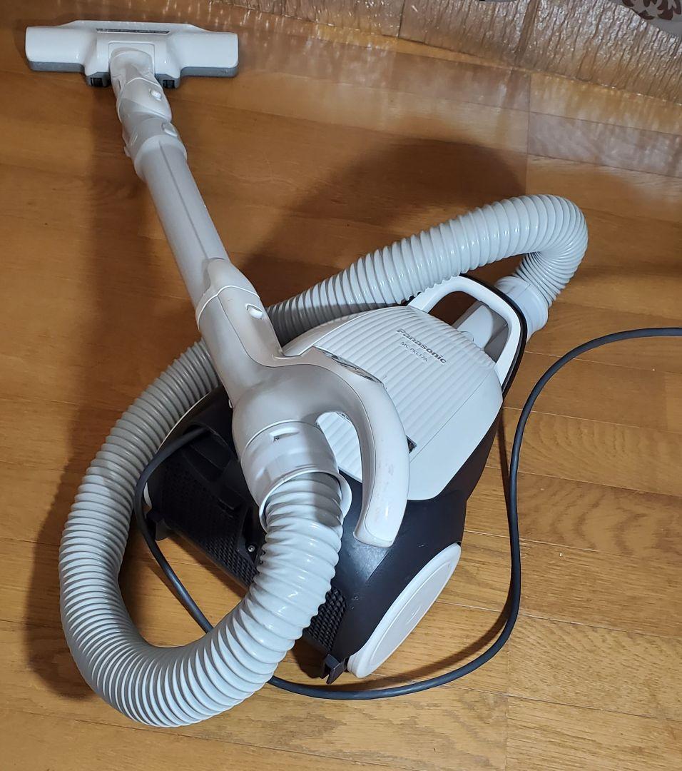 軽量・強力！　Panasonic　紙パック式掃除機　紙パック付　ホワイト　家電