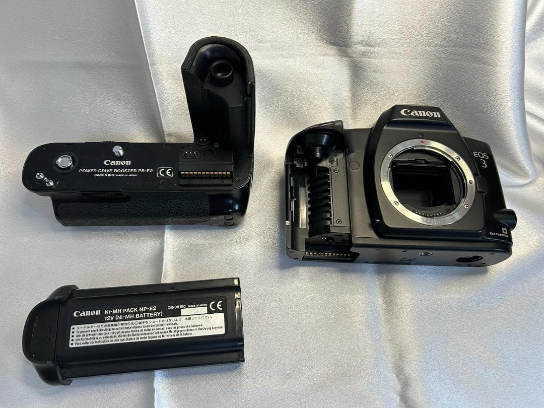 Canon キャノン EOS-3 ボディ＋ PB-E2 フィルム一眼レフカメラ